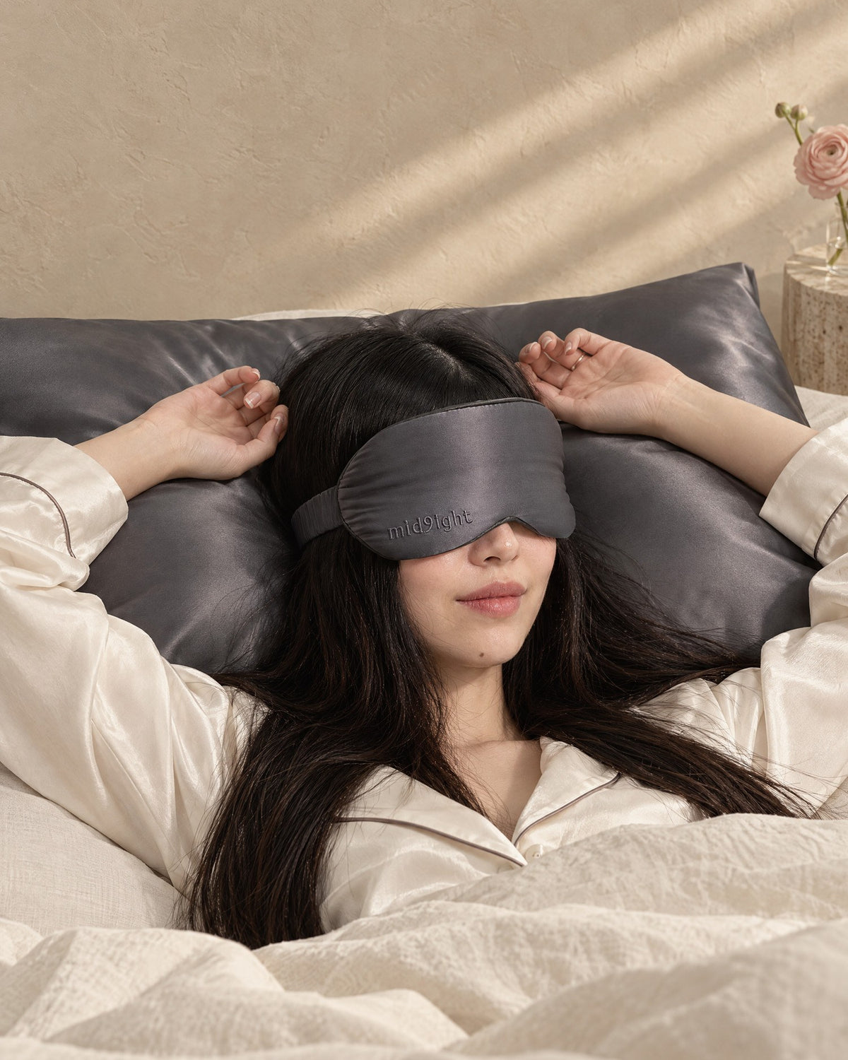 Deluxe eye mask in Charcoal