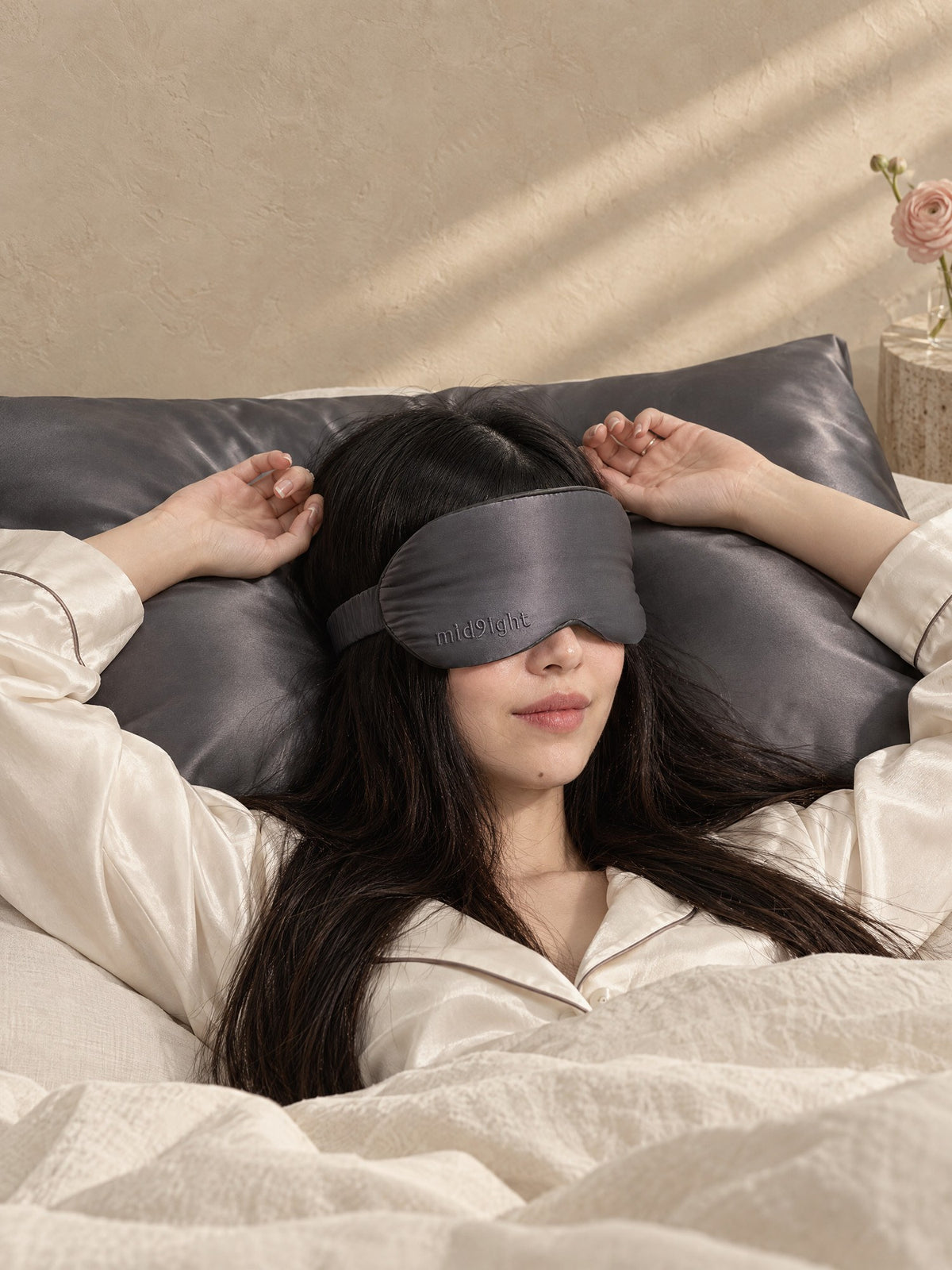Deluxe eye mask in Charcoal